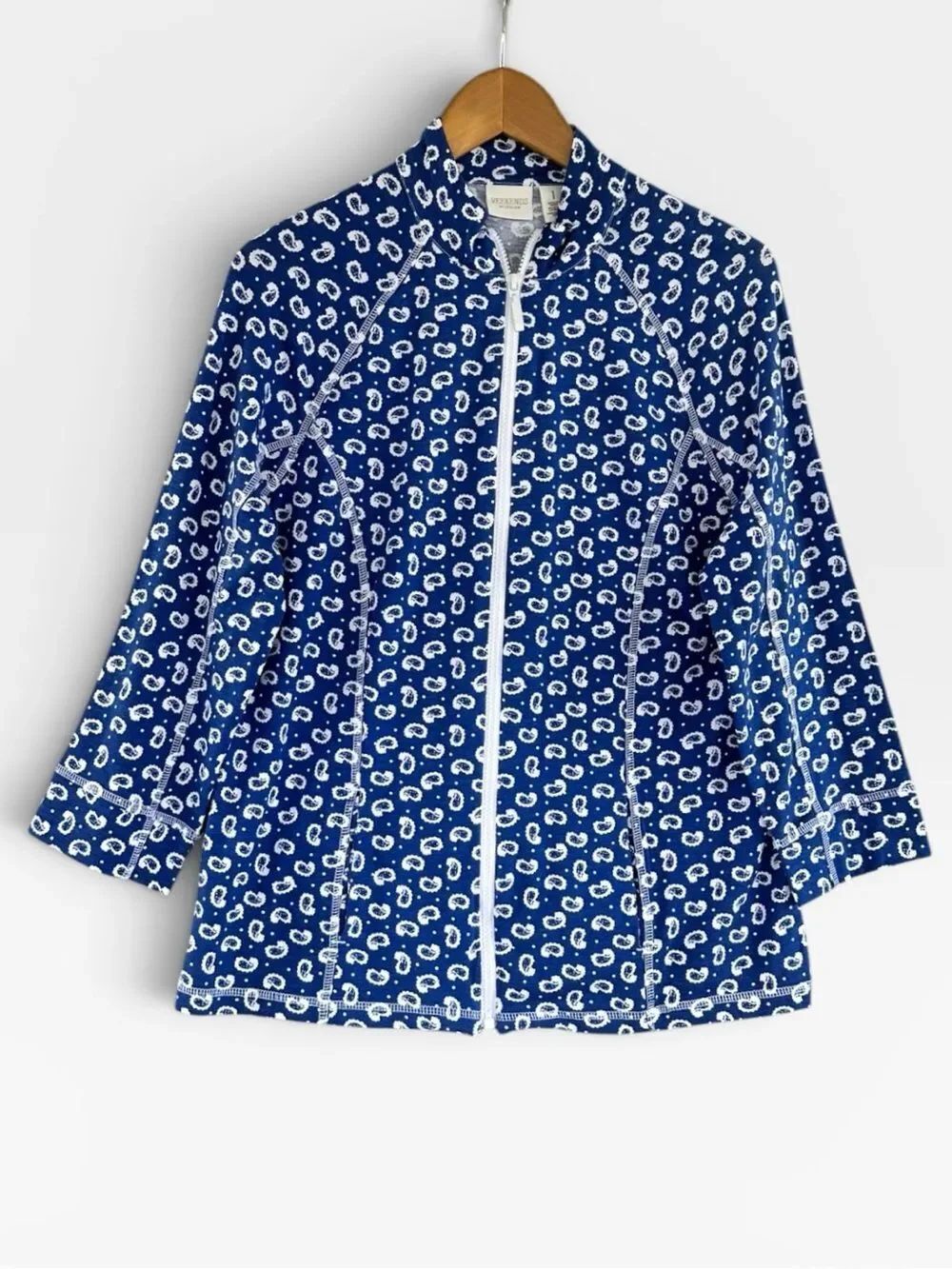 🎉5 for $45🎉 Chicos Weekends Blue White Paisley Full Zip 3/4 Sleeve Jacket Size M